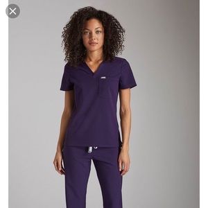 FIGS Scrubs Casma 3 Pocket Scrub Top Purple NWT